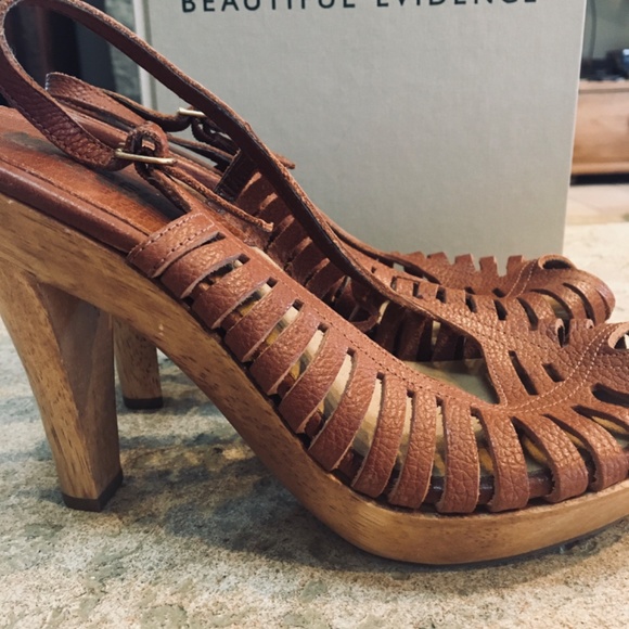 Michael Kors heels - Picture 2 of 4